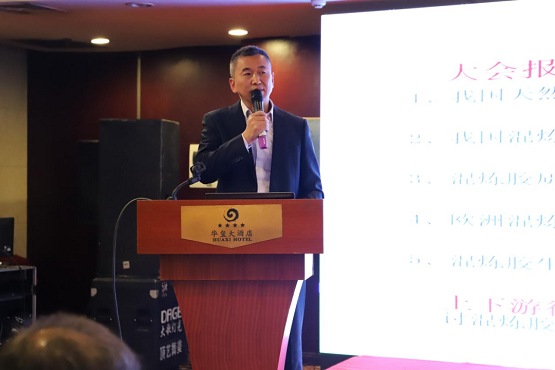 青島愛博爾管理咨詢有限公司總經理孫佩祝主持了討論會