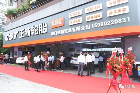 旗艦店門(mén)頭采用簡(jiǎn)潔店招版式 旗艦店門(mén)頭采用簡(jiǎn)潔店招版式