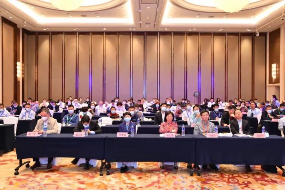 中國橡膠工業協會十屆二次常務理事擴大會議暨第二十二屆全國橡膠工業信息發布會在海口盛大召開