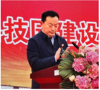 江昕輪胎以掀起第三次輪胎革命為使命,建成全國(guó)免充氣輪胎產(chǎn)業(yè)園項(xiàng)目。 江昕輪胎以掀起第三次輪胎革命為使命,建成全國(guó)免充氣輪胎產(chǎn)業(yè)園項(xiàng)目。