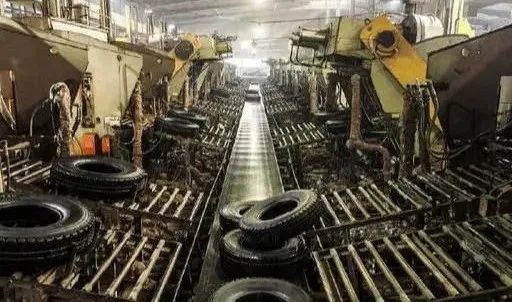 并對新建煤電、煉化、鋼鐵、焦化、水泥(含熟料和粉磨站)及輪胎項目，實施提級審批，由省級核準或備案