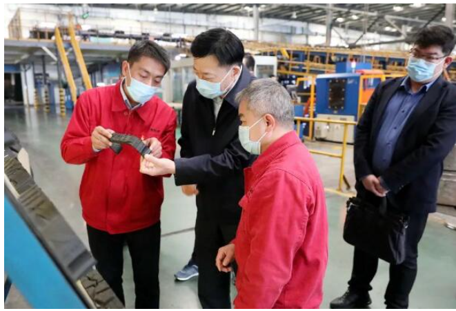 侯宇剛對豐源輪胎新班子調(diào)整以來的各項工作，給予肯定。