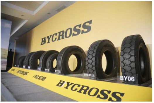 國貿部負責人介紹了BYCROSS上市愿景,連線海外客戶、宣布推廣政策。 國貿部負責人介紹了BYCROSS上市愿景,連線海外客戶、宣布推廣政策。