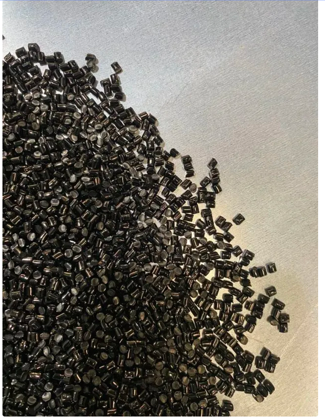 寶麗迪"黑色母粒"、"彩色母粒"這兩類占比超過50%的產(chǎn)品，均有使用卡博特的炭黑產(chǎn)品