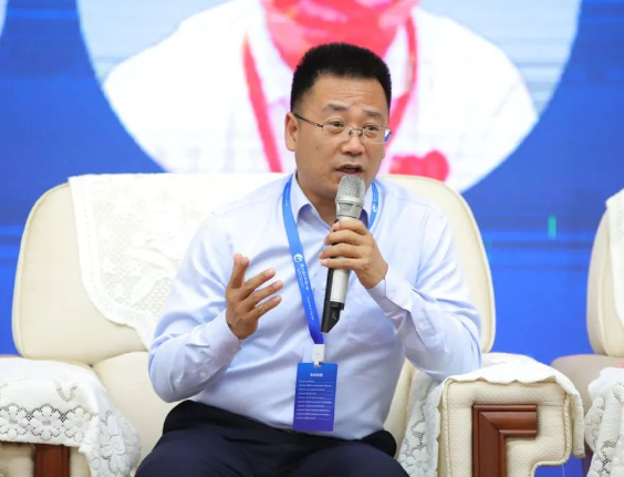 湖北省涂料工業(yè)協(xié)會會長、武漢雙虎涂料有限公司董事長蔣紅升 湖北省涂料工業(yè)協(xié)會會長、武漢雙虎涂料有限公司董事長蔣紅升