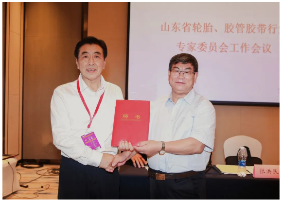 國橡中心主任,賽輪集團董事長袁仲雪獲聘山東省輪胎行業(yè)專家委員會主任 國橡中心主任,賽輪集團董事長袁仲雪獲聘山東省輪胎行業(yè)專家委員會主任