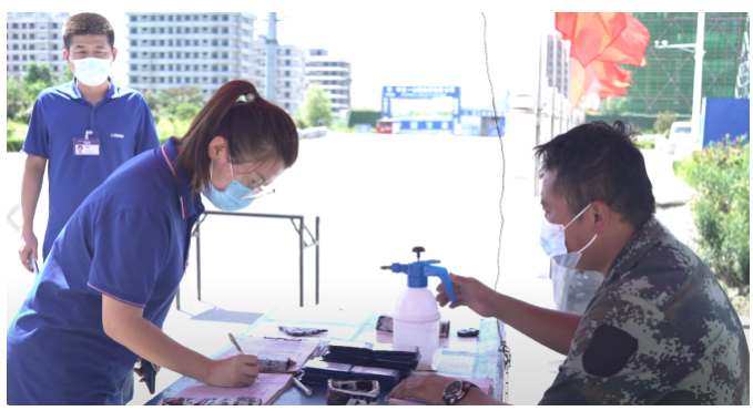 正道輪胎有限公司采取各種有針對性的措施，一手抓疫情防控，一手抓企業(yè)生產，確保穩(wěn)產保供