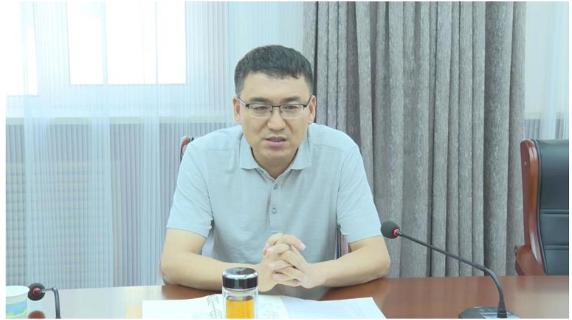 乳膠制品產(chǎn)業(yè)基地項(xiàng)目負(fù)責(zé)人就園區(qū)基本情況和目前建設(shè)進(jìn)度進(jìn)行介紹。山東正豐貿(mào)易、山西諾辰等公司就地企合作、產(chǎn)業(yè)發(fā)展進(jìn)行交流。
