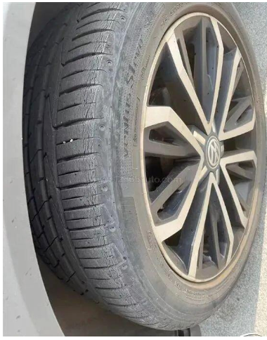 資料顯示,大眾探歌高配車型輪胎是韓泰ventus s1 evo2;低配車型輪胎是韓泰Dynapro hp2。朗逸車型原廠配套輪胎,主要是韓泰OPTIMO k415系列產品。 資料顯示,大眾探歌高配車型輪胎是韓泰ventus s1 evo2;低配車型輪胎是韓泰Dynapro hp2。朗逸車型原廠配套輪胎,主要是韓泰OPTIMO k415系列產品。