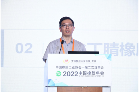 青島科技大學高分子學院教授、山東省烯烴催化與聚合重點實驗室副主任王輝,分享了高性能特種橡膠“氫化丁腈橡膠”的關鍵核心技術突破與產業化應用相關內容。 青島科技大學高分子學院教授、山東省烯烴催化與聚合重點實驗室副主任王輝,分享了高性能特種橡膠“氫化丁腈橡膠”的關鍵核心技術突破與產業化應用相關內容。