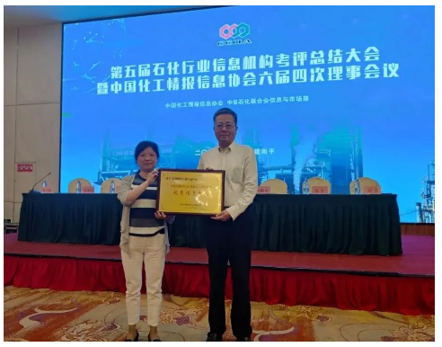 全國橡膠工業(yè)信息中心依托單位為北京橡膠工業(yè)研究設(shè)計(jì)院有限公司,是中國石油和化學(xué)工業(yè)聯(lián)合會(huì)所屬專業(yè)信息服務(wù)機(jī)構(gòu)。 全國橡膠工業(yè)信息中心依托單位為北京橡膠工業(yè)研究設(shè)計(jì)院有限公司,是中國石油和化學(xué)工業(yè)聯(lián)合會(huì)所屬專業(yè)信息服務(wù)機(jī)構(gòu)。