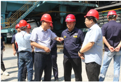 黃建平強(qiáng)調(diào),黑貓集團(tuán)作為市屬大型國(guó)有支柱企業(yè),要發(fā)揚(yáng)國(guó)企擔(dān)當(dāng),把責(zé)任扛在肩上。要深入貫徹落實(shí)省委、市委在“雙節(jié)”期間關(guān)于“拼搏三季度、雙節(jié)兩不停、安全不放松”的重要工作部署和要求,充分發(fā)揮引領(lǐng)示范效應(yīng);要緊盯經(jīng)濟(jì)增長(zhǎng)量持續(xù)發(fā)力用勁,強(qiáng)攻三季度,干出加速度,為黑貓集團(tuán)高質(zhì)量發(fā)展夯實(shí)基礎(chǔ)。 黃建平強(qiáng)調(diào),黑貓集團(tuán)作為市屬大型國(guó)有支柱企業(yè),要發(fā)揚(yáng)國(guó)企擔(dān)當(dāng),把責(zé)任扛在肩上。要深入貫徹落實(shí)省委、市委在“雙節(jié)”期間關(guān)于“拼搏三季度、雙節(jié)兩不停、安全不放松”的重要工作部署和要求,充分發(fā)揮引領(lǐng)示范效應(yīng);要緊盯經(jīng)濟(jì)增長(zhǎng)量持續(xù)發(fā)力用勁,強(qiáng)攻三季度,干出加速度,為黑貓集團(tuán)高質(zhì)量發(fā)展夯實(shí)基礎(chǔ)。