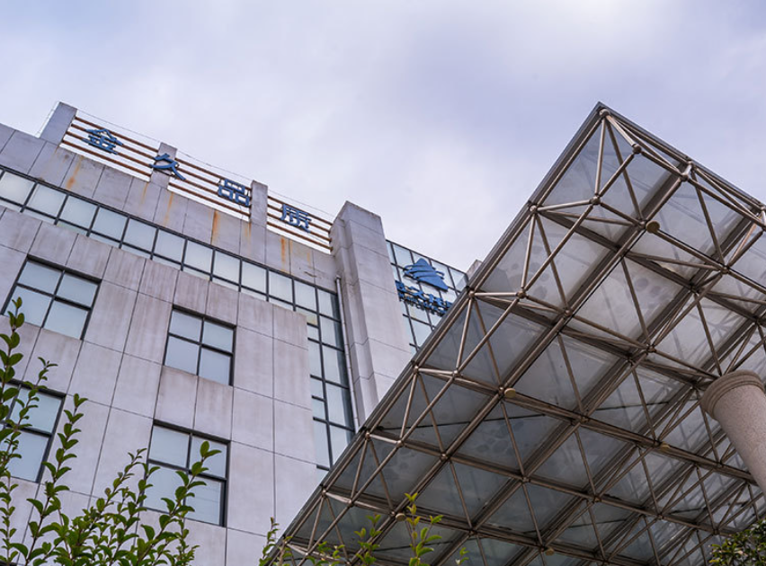 河南省金久龍實業(yè)有限公司是生產經營橡膠傳動帶的公司，為全國行業(yè)龍頭企業(yè)，主要產品有汽車V帶、農機帶、普通V帶、輸送帶等。