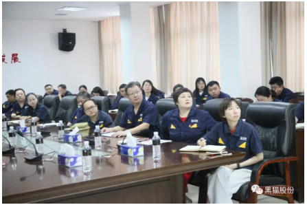 此次培訓(xùn)旨在改變員工的思想觀念、工作方式和行為習(xí)慣,從而提高工作效率。公司推進(jìn)信息化進(jìn)一步升級(jí),梳理公司管理流程,明確管理職責(zé),使員工的工作由繁至簡(jiǎn),促進(jìn)企業(yè)管理水平更上一個(gè)臺(tái)階。 此次培訓(xùn)旨在改變員工的思想觀念、工作方式和行為習(xí)慣,從而提高工作效率。公司推進(jìn)信息化進(jìn)一步升級(jí),梳理公司管理流程,明確管理職責(zé),使員工的工作由繁至簡(jiǎn),促進(jìn)企業(yè)管理水平更上一個(gè)臺(tái)階。