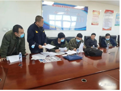 唐山市古冶區質量技術監督局局長相晨輝一行到唐山黑貓對特種設備進行再督導、再檢查、再部署，唐山黑貓相關科室負責人陪同。