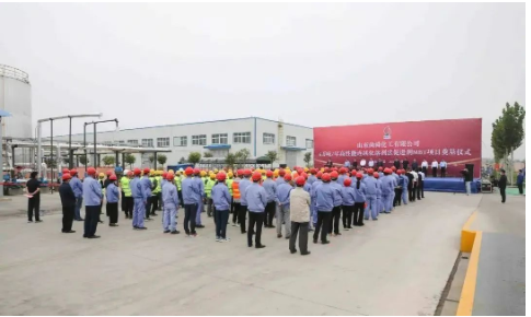 王磊代表菏澤市委、市政府，向尚舜化工項目奠基表示祝賀。