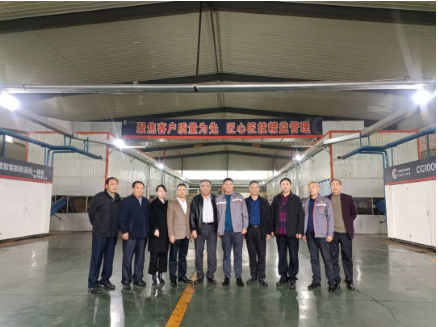 新鄉市橡塑工業有限公司自主研發的自動卷曲成型裝置以及焦作市科元化工設備有限公司生產的環保設備組成，該生產線由廣饒長冠再生資源有限公司使用并完成智能化優化。