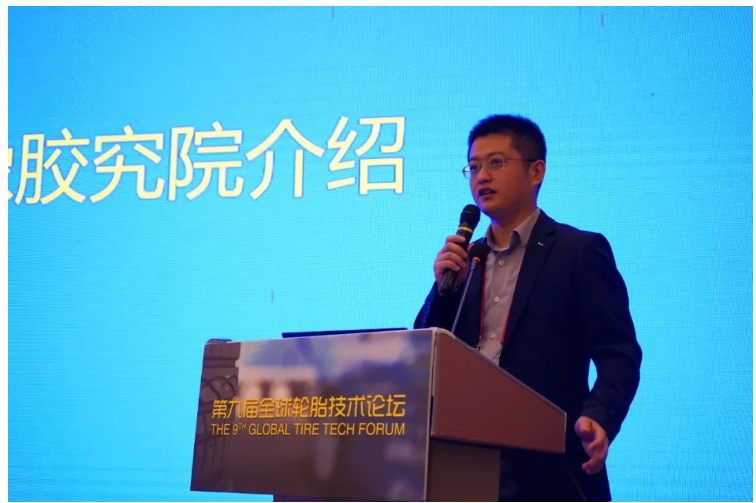 姚冰博士主要從理論模型、仿真分析和試驗數據等不同方面，詳細介紹了材料、輪廓、結構和花紋等不同因素對輪胎側偏剛度的影響，與會嘉賓與其進行了熱烈的互動。