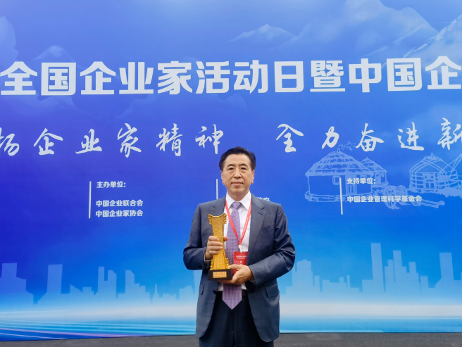 原隸屬化工部的青島科技大學,是我國第一家設立橡膠學科專業的高校,也是亞洲唯一的一所橡膠專業門類最全的高等院校,被譽為中國橡膠工業的“黃埔”,培養了中國橡膠領域一半以上的技術和管理人才,袁仲雪就是其中之一 原隸屬化工部的青島科技大學,是我國第一家設立橡膠學科專業的高校,也是亞洲唯一的一所橡膠專業門類最全的高等院校,被譽為中國橡膠工業的“黃埔”,培養了中國橡膠領域一半以上的技術和管理人才,袁仲雪就是其中之一
