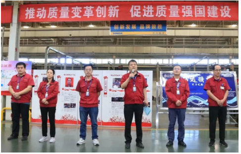 在品質提升上,2022年,萬達寶通輪胎公司通過實施精益管理、標桿生產線打造、質量管理月等活動,完成了IATF16949再認證審核,SONCAP認證,SASO認證,R117認證等多個審核及CCC系列證書換證、巴西年度監督審核和國家實驗室審核。 在品質提升上,2022年,萬達寶通輪胎公司通過實施精益管理、標桿生產線打造、質量管理月等活動,完成了IATF16949再認證審核,SONCAP認證,SASO認證,R117認證等多個審核及CCC系列證書換證、巴西年度監督審核和國家實驗室審核。