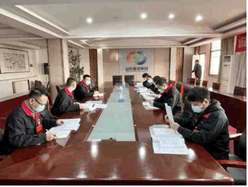 與會(huì)代表高度評(píng)價(jià)了公司2022年股權(quán)轉(zhuǎn)讓后發(fā)展成果,一致贊同2023年各項(xiàng)目標(biāo)任務(wù)和工作思路,認(rèn)為《報(bào)告》總結(jié)成績(jī)實(shí)事求是、形勢(shì)分析深刻透徹、部署措施務(wù)實(shí)精準(zhǔn)。代表們紛紛表示將抓好各項(xiàng)工作落實(shí),在新征程中作出新的更大的貢獻(xiàn)。 與會(huì)代表高度評(píng)價(jià)了公司2022年股權(quán)轉(zhuǎn)讓后發(fā)展成果,一致贊同2023年各項(xiàng)目標(biāo)任務(wù)和工作思路,認(rèn)為《報(bào)告》總結(jié)成績(jī)實(shí)事求是、形勢(shì)分析深刻透徹、部署措施務(wù)實(shí)精準(zhǔn)。代表們紛紛表示將抓好各項(xiàng)工作落實(shí),在新征程中作出新的更大的貢獻(xiàn)。