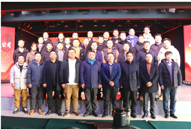 在山東祥通橡塑科技有限公司2023年度銷售工作部署動員會議上，總經理張振宇闡述了今年的銷售任務目標：比去年的銷售額翻一番。他強調，本次會議旨在為新一年的銷售工作定調子、指方向、鼓干勁。