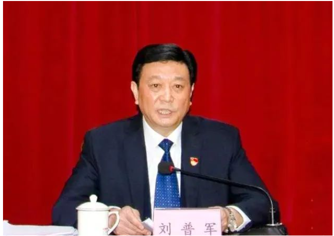 2023年1月劉普軍年滿60周歲,已經(jīng)正式退休,參加選舉并成為中國涂料工業(yè)協(xié)會第九屆理事會理事長,即中國涂料工業(yè)協(xié)會會長。 2023年1月劉普軍年滿60周歲,已經(jīng)正式退休,參加選舉并成為中國涂料工業(yè)協(xié)會第九屆理事會理事長,即中國涂料工業(yè)協(xié)會會長。