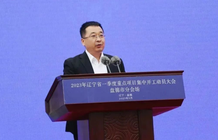 盤錦伊科思總經(jīng)理李云濤作為企業(yè)家代表致辭，對碳五低碳綜合利用綠色新材料項目的開工表示了感謝和祝福。這標志著盤錦伊科思公司的碳五低碳綜合利用綠色新材料項目正式進入實質(zhì)性建設(shè)階段。這個項目的成功實施，將為中國的輪胎產(chǎn)業(yè)和綠色制造做出積極貢獻。