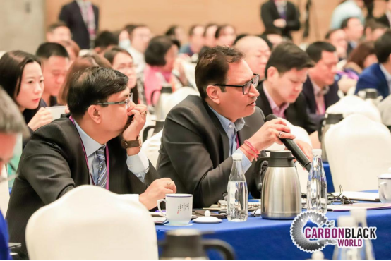 本次會(huì)議分為五個(gè)模塊,每個(gè)模塊涵蓋不同的議題和話題,涉及炭黑市場(chǎng)的各個(gè)方面。4月12日,會(huì)議共討論三個(gè)模塊,其中包括全球炭黑市場(chǎng)展望、炭黑終端應(yīng)用的機(jī)遇和創(chuàng)新、全球法規(guī)和標(biāo)準(zhǔn)變化及影響等話題。而在4月13日,會(huì)議則共討論兩個(gè)模塊,分別是炭黑生產(chǎn)制造以及原材料的綠色發(fā)展,以及產(chǎn)業(yè)鏈中的技術(shù)突破及未來(lái)機(jī)會(huì)。 本次會(huì)議分為五個(gè)模塊,每個(gè)模塊涵蓋不同的議題和話題,涉及炭黑市場(chǎng)的各個(gè)方面。4月12日,會(huì)議共討論三個(gè)模塊,其中包括全球炭黑市場(chǎng)展望、炭黑終端應(yīng)用的機(jī)遇和創(chuàng)新、全球法規(guī)和標(biāo)準(zhǔn)變化及影響等話題。而在4月13日,會(huì)議則共討論兩個(gè)模塊,分別是炭黑生產(chǎn)制造以及原材料的綠色發(fā)展,以及產(chǎn)業(yè)鏈中的技術(shù)突破及未來(lái)機(jī)會(huì)。