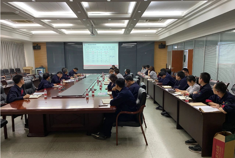 陜西延長石油西北橡膠有限公司成立科技委員會。該委員會將負(fù)責(zé)重大科技事項(xiàng)的調(diào)研、立項(xiàng)、評審、論證、獎(jiǎng)懲和決定等事項(xiàng)。4月11日，該公司召開了第一次科委會會議，全體科委會成員參加會議。