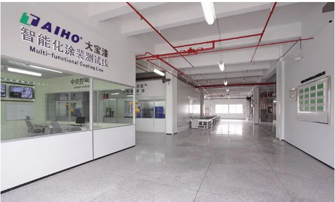 據了解，大寶化工長期與國內外科研院校展開橫向聯合，提升研發實力與培育研發人才，時刻把握國際上新型涂料、原料以及科研成果及技術動態，使大寶漆的科研技術穩居行業前沿。作為高科技技術企業，大寶漆在研發、技術、工藝等方面精耕細作，在尊重知識產權的同時，也敢于科技創新，在木器涂料、UV、水性、建筑涂料等領域研發出眾多高質量的涂料產品，形成多項發明專利技術并應用于眾多產品項目。