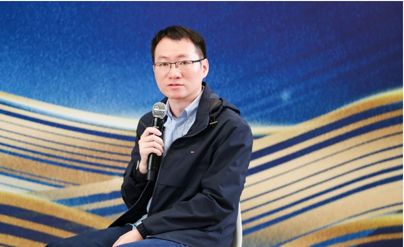 據中策橡膠的相關人士表示，這種商業(yè)模式轉變的背后離不開數字化技術的支持。通過數字化技術的應用，中策橡膠可以更好地了解客戶使用輪胎的情況，并根據不同的使用場景和路況來匹配不同的輪胎，以實現更好的客戶體驗和服務。此舉也標志著中策橡膠在數字化技術領域的領先地位，引領整個行業(yè)進入數字化轉型的新高地。
