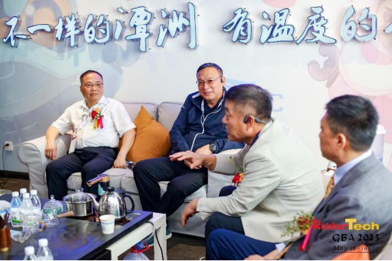 2023大灣區(qū)國際橡膠技術(shù)展覽會(huì) RubberTech GBA 2023 (以下簡稱大灣區(qū)橡膠展),5月18-20日在廣東·佛山潭洲國際會(huì)展中心召開,本次展會(huì)展出面積突破1萬平方米,參展企業(yè)120余家。大灣區(qū)橡膠展作為中國石化行業(yè)展覽集群“中國石化產(chǎn)業(yè)周”成員展會(huì),母展品牌RubberTech China的前哨站、繼續(xù)聯(lián)合“2023大灣區(qū)國際膠粘劑、密封劑及涂料涂裝展覽會(huì)” 同期同地舉辦。以“粵港澳大灣區(qū)”為基點(diǎn),在華南地區(qū)更為廣袤的區(qū)域進(jìn)行行業(yè)縱深探索。 2023大灣區(qū)國際橡膠技術(shù)展覽會(huì) RubberTech GBA 2023 (以下簡稱大灣區(qū)橡膠展),5月18-20日在廣東·佛山潭洲國際會(huì)展中心召開,本次展會(huì)展出面積突破1萬平方米,參展企業(yè)120余家。大灣區(qū)橡膠展作為中國石化行業(yè)展覽集群“中國石化產(chǎn)業(yè)周”成員展會(huì),母展品牌RubberTech China的前哨站、繼續(xù)聯(lián)合“2023大灣區(qū)國際膠粘劑、密封劑及涂料涂裝展覽會(huì)” 同期同地舉辦。以“粵港澳大灣區(qū)”為基點(diǎn),在華南地區(qū)更為廣袤的區(qū)域進(jìn)行行業(yè)縱深探索。
