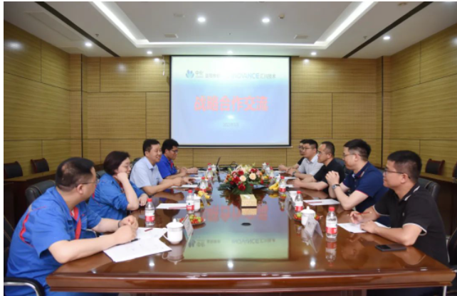 雙方在簽約儀式前的座談中探討了企業(yè)AI智能技術(shù)、伺服技術(shù)等方面的合作方向。他們一致認(rèn)為，在戰(zhàn)略合作協(xié)議框架下逐步推進(jìn)更廣泛范圍的合作，將促進(jìn)雙方未來的進(jìn)一步發(fā)展。