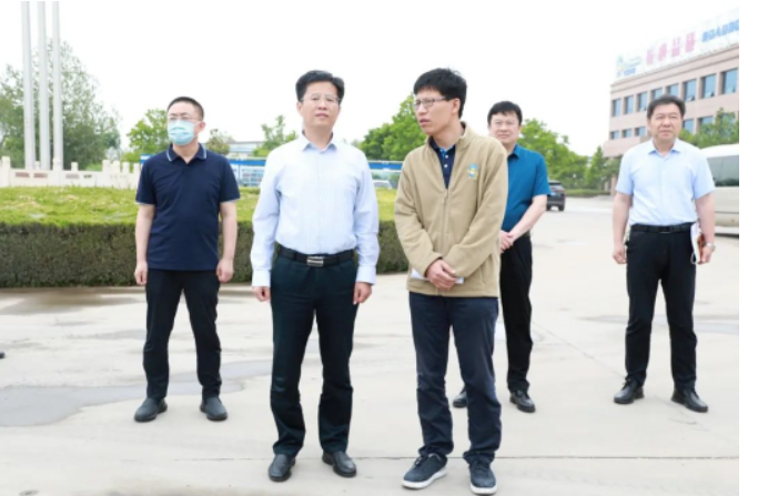 東營(yíng)市廣饒縣委書記陳偉頌調(diào)研4家輪胎公司