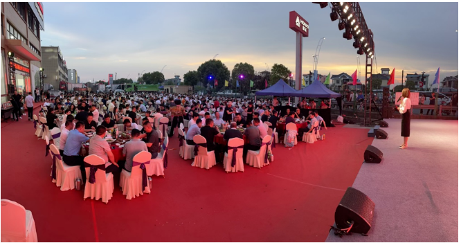 通過這次啤酒狂歡節，中國重汽和中策橡膠展示了他們在重卡市場上的合作實力和創新能力。他們的新產品將為綠色、智能和節能城建提供可靠的解決方案，助力中國重卡市場迎接新的規劃和要求。