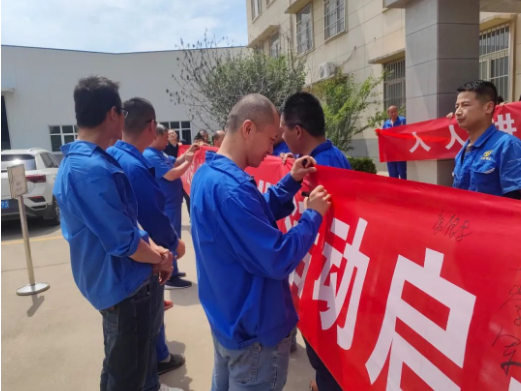 其次，他強調(diào)要進一步抓實落實，貫徹安全生產(chǎn)的理念、法規(guī)和手段，確保責任層層落實，每個人、每個環(huán)節(jié)、每個細節(jié)都要承擔起安全生產(chǎn)的責任。此外，隨著氣溫的上升，他提醒大家要特別注意安全用電、防火防爆以及防暑防疲勞等方面的工作。