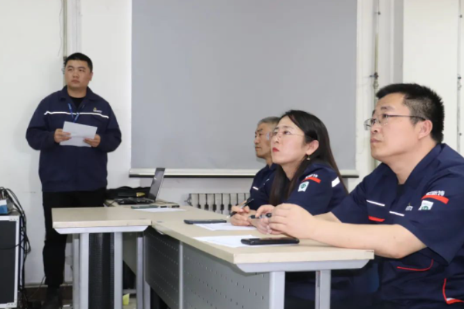 據(jù)了解，每一位選手的演講都像一堂生動的安全教育課，展示了廣大員工積極參與安全生產(chǎn)的熱情，為公司營造了“人人講安全，個個會應急”的濃厚氛圍。評委們認真聆聽了每位選手的演講，對演講內容、語言表達和形象風度等多個方面進行了綜合評判和打分。