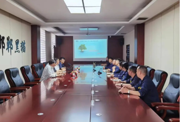 Dayco公司的全球采購總監(jiān)王勤、亞太技術總監(jiān)綦勝利以及全球采購經理楊益近日訪問了邯鄲黑貓公司，進行了一次富有成果的技術交流。邯鄲黑貓公司的生產副總韓永豐、總工魏國華以及相關部門負責人熱烈歡迎了Dayco公司代表的到訪。