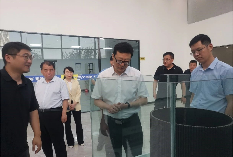 此次調(diào)研使久龍橡塑公司受到了更多關(guān)注，也為公司的發(fā)展指明了方向。