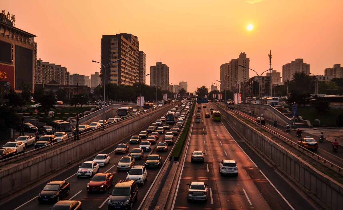 6月份，混合動力汽車新注冊量增長了32.4%，達(dá)到254,100輛。這一增長主要受到德國、意大利、法國和西班牙這四個歐盟最大市場的推動。1月至6月，混合動力汽車銷量累計增長了27.9%，達(dá)到近140萬輛，占據(jù)市場份額的25%。