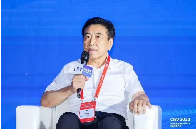 除袁仲雪外，賽輪集團PCR配套總監汪永祥也受邀參加了供應鏈協同發展論壇等會議。這次大會為國際新能源智能網聯汽車產業領域的交流合作提供了難得的機遇，參會專家學者紛紛表示，將共同致力于推動新汽車產業的健康發展，為建設更加清潔、綠色的交通出行貢獻力量。