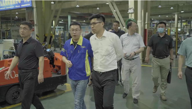 比亞迪領(lǐng)導(dǎo)團(tuán)隊(duì)對(duì)華盛橡膠在新能源汽車輪胎領(lǐng)域的發(fā)展表現(xiàn)出濃厚興趣，期待雙方能夠繼續(xù)深入洽談資源整合、儲(chǔ)能業(yè)務(wù)、產(chǎn)業(yè)配套等方面的合作，為新能源汽車產(chǎn)業(yè)鏈的發(fā)展注入更強(qiáng)勁的動(dòng)力。