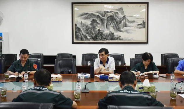 同時，以“提升整體生產(chǎn)效率和經(jīng)濟效益”為主題，，探討了煉膠、半制品、成型以及硫化等工序的產(chǎn)能匹配、產(chǎn)銷平衡、生產(chǎn)調(diào)度、倉儲物流、動力能耗以及內(nèi)部成本等問題。