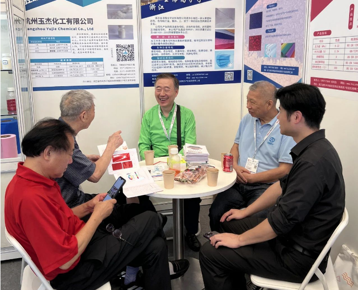 金淳的工作人員在展會現場展現出專業、熱情的態度，認真解答了參觀者的各種問題，充分聆聽客戶的需求，進行了全程的互動。展臺前的人流絡繹不絕，客戶們表現出濃厚的興趣，對金淳的產品和服務表達了贊賞之情。