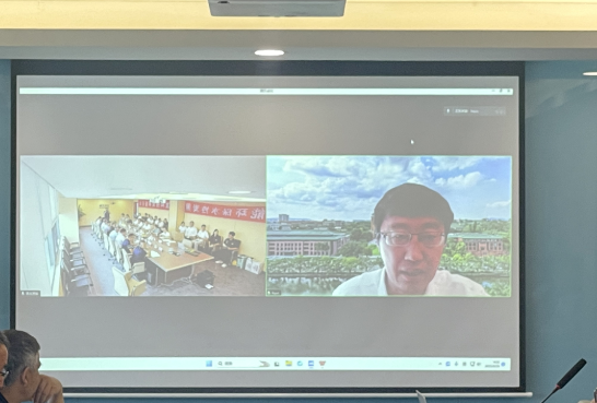 此次會議還特別邀請了中國工程院張立群院士參與，他在會上強調(diào)了高分散水性炭黑在橡膠工業(yè)和涂料行業(yè)應用領域的巨大潛力。他表示，北京化工大學和青島黑貓研究院的合作研發(fā)，成功地克服了國外技術難題，為國內(nèi)的水性炭黑領域開創(chuàng)了嶄新局面。