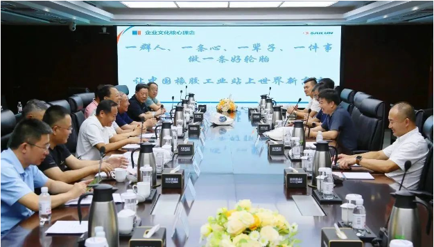 山東省道路運(yùn)輸協(xié)會(huì)會(huì)長孫慶民，聯(lián)同多位協(xié)會(huì)領(lǐng)導(dǎo)和企業(yè)高管到賽輪集團(tuán)進(jìn)行訪問。賽輪集團(tuán)總裁謝小紅及團(tuán)隊(duì)熱情接待了到訪的嘉賓。