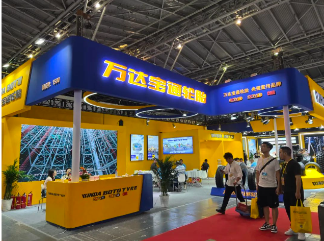 萬達寶通輪胎展示了一系列新技術應用和產品創新成果，彰顯了公司的實力和創新能力。不僅如此，該公司還展現出了國際化的品牌形象，充分展示了其在國際市場上的競爭力。