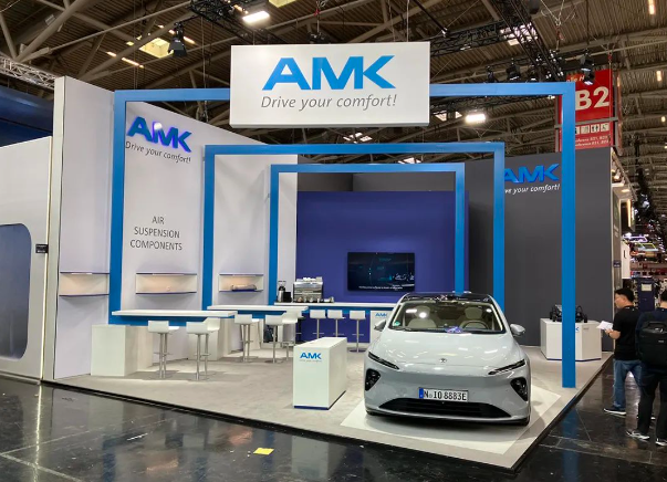 德國慕尼黑國際車展(IAA)2023于當地時間9月5日至10日盛大舉行，為全球車迷、汽車制造商和行業專家帶來一場視覺和科技的盛宴。本次車展上，中國汽車零部件領域的翹楚，中鼎旗下的安美科，以引人矚目的方式展示了其領先的汽車空氣懸架技術，彰顯了在中國市場和新能源領域不懈努力的成果。