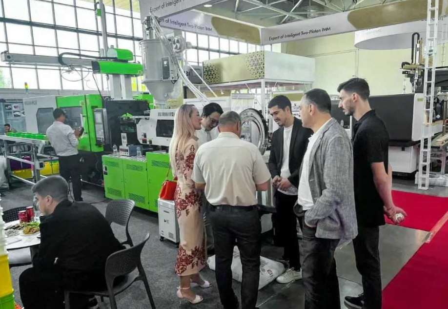 目前，烏茲別克斯坦已吸引了大約26%的外資，其中塑料制品成為第三大商品。塑料制品的需求廣泛，包括汽配行業、包裝行業、家電行業、物流行業和建材行業等領域，為中國企業帶來了巨大商機。